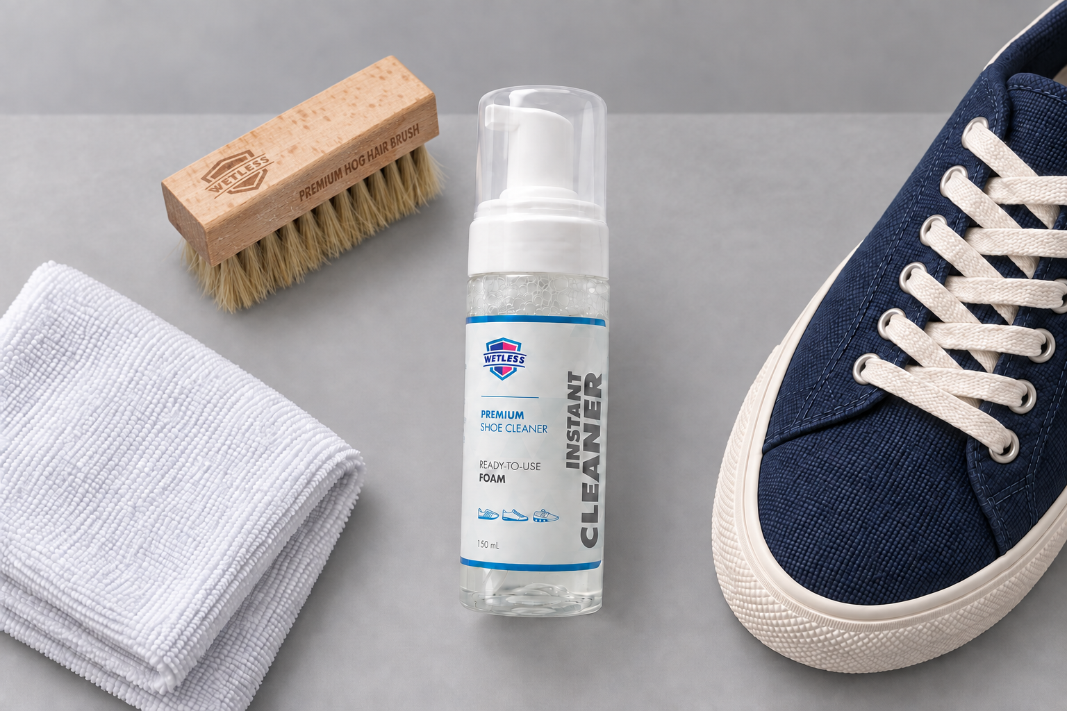 ภาพประกอบขวดโฟม แปรงขนหมู WETLESS ผ้า และสนีกเกอร์ผ้าใบ สำหรับเตรียมอุปกรณ์ก่อนทำความสะอาด